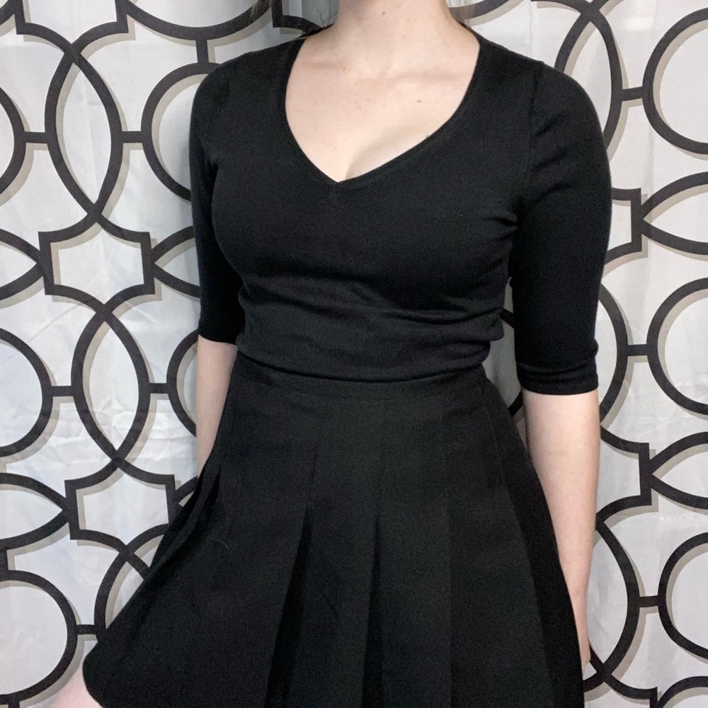 Ann Taylor v neck ¾ sleeve black shirt